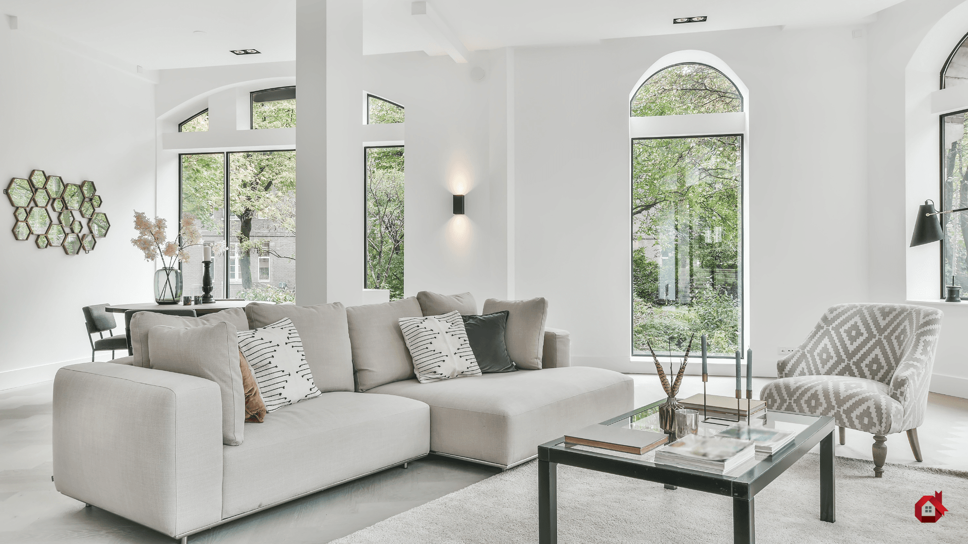 white and modern living room with wall light&nbsp;