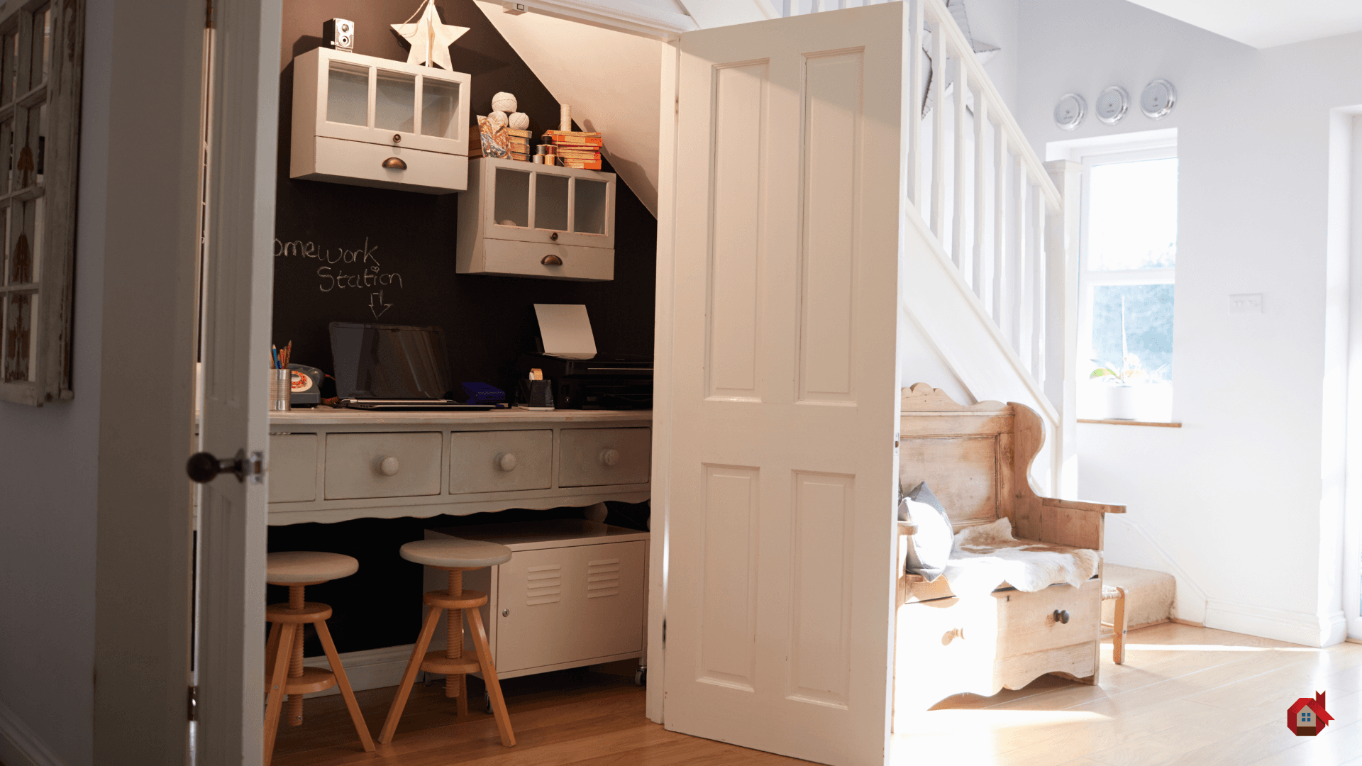 under-stair fittings with desk and storage&nbsp;